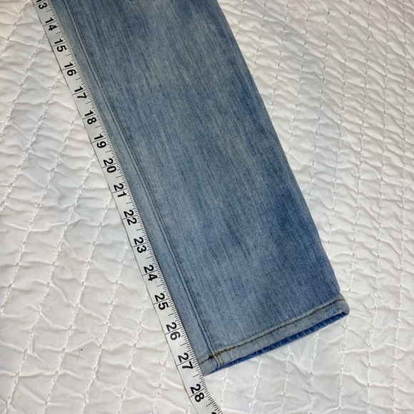 Hudson Leigh Boyfriend Fit Distressed Mid Rise Button Fly Jeans Light Wash | 26 - Picture 13 of 15